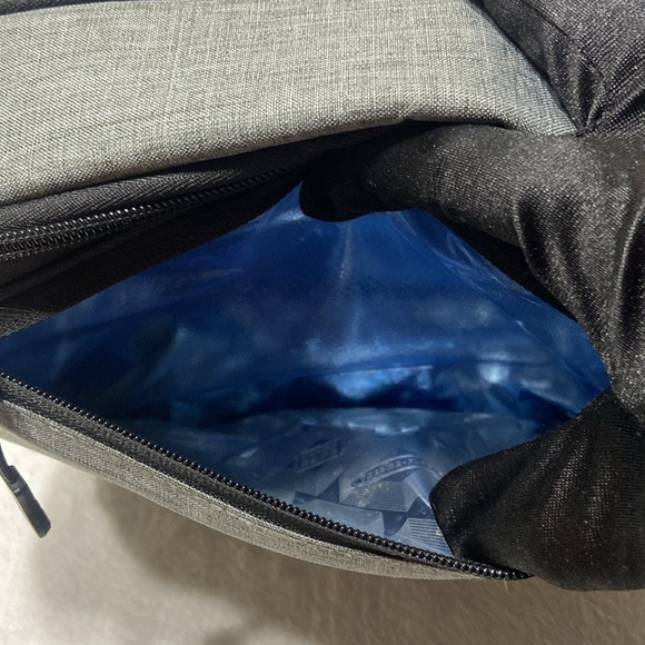 Tommy Bahama Expandable Lunch Pack Grey - Picture 8 of 11